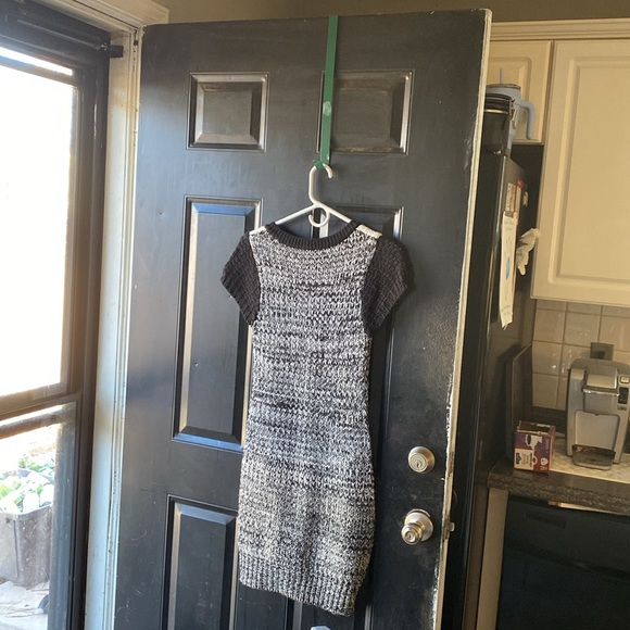 Red point dress size medium great for the winter - Picture 2 of 3